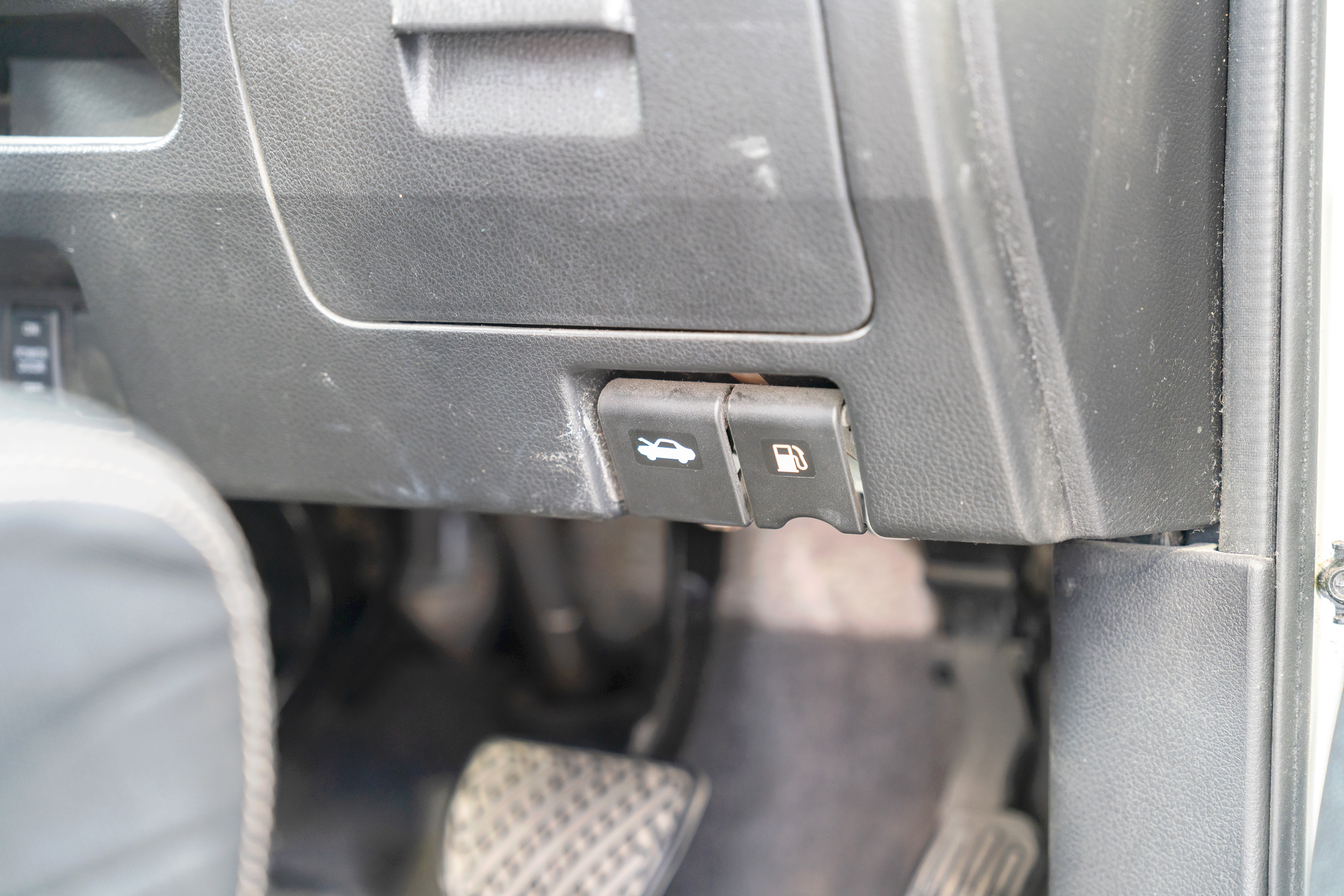 주유구 레버 찾기